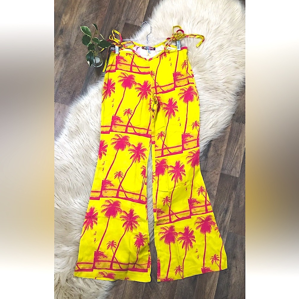 Urban Outfitters Size 0 - Yellow Pink
Tropical Palm Tree Cut Out Flare
Pants NWT